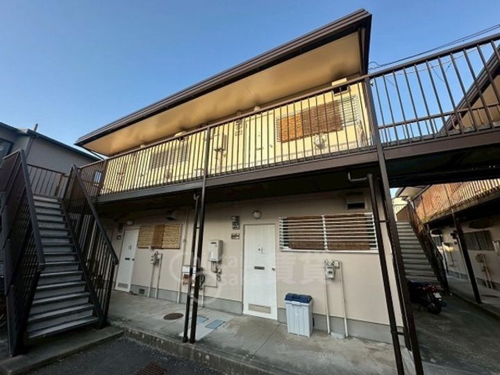 乾ハイツC棟の玄関
