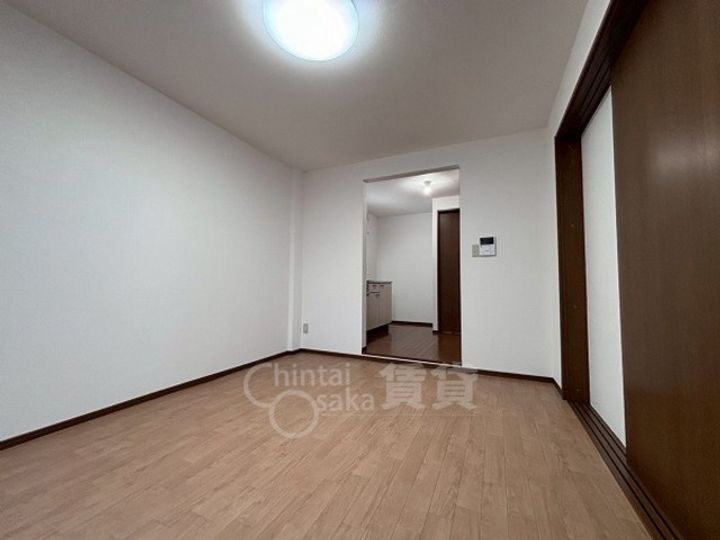 大阪府箕面市箕面4丁目の賃貸マンションの居間