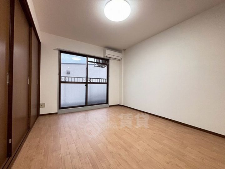 大阪府箕面市箕面4丁目の賃貸マンションの居間