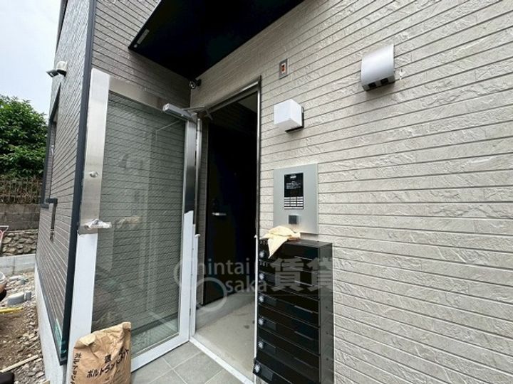 アルタイ石橋阪大前の玄関