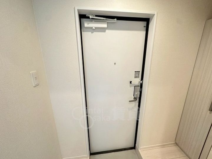 アルタイ石橋阪大前の玄関