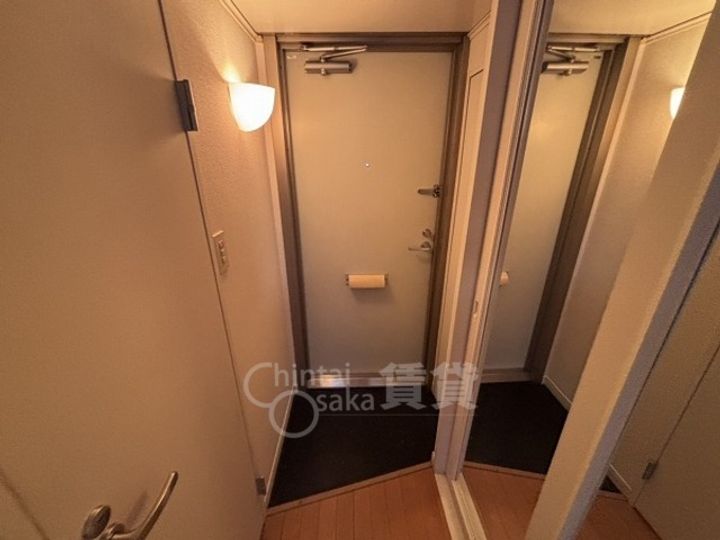大阪府摂津市鳥飼上5丁目の賃貸マンションの玄関