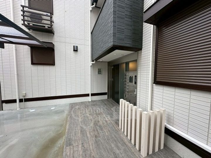 クラシスト泉町の玄関