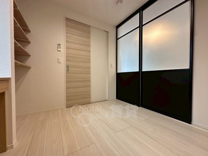 大阪府吹田市泉町4丁目の賃貸アパートの居間