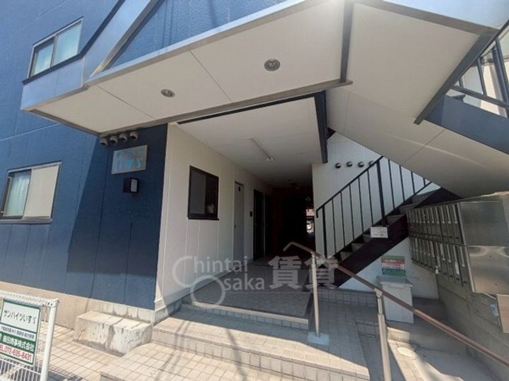 サンハイツいすゞの玄関