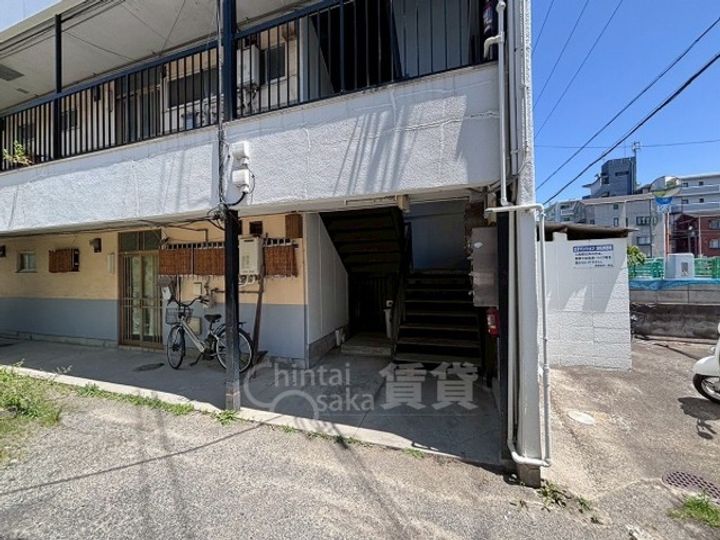 辻子マンションの玄関