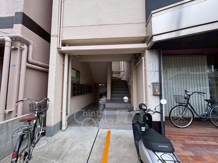三和第5マンションの玄関