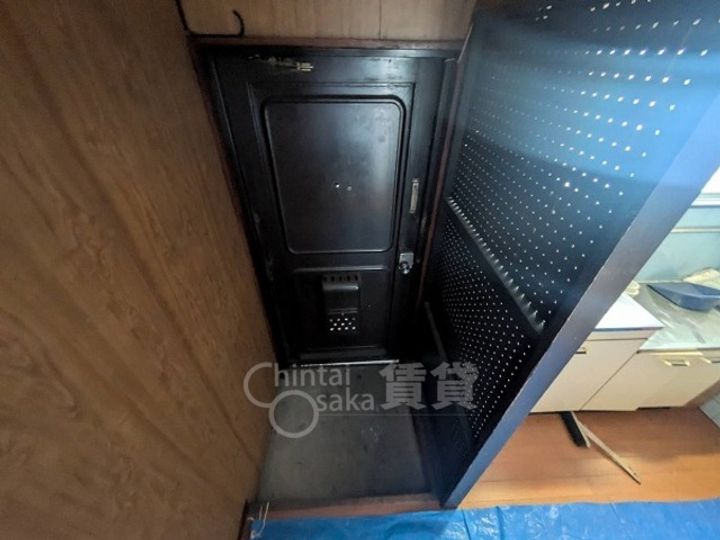 大阪府茨木市駅前4丁目の賃貸マンションの玄関