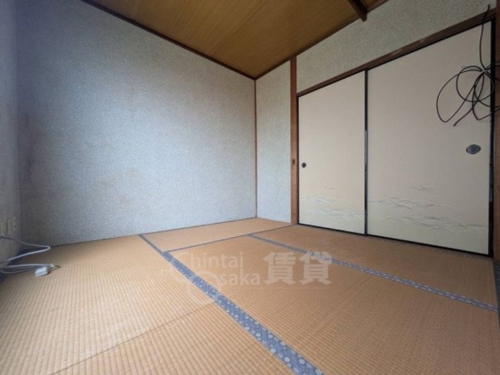 大阪府茨木市駅前4丁目の賃貸マンションの居間