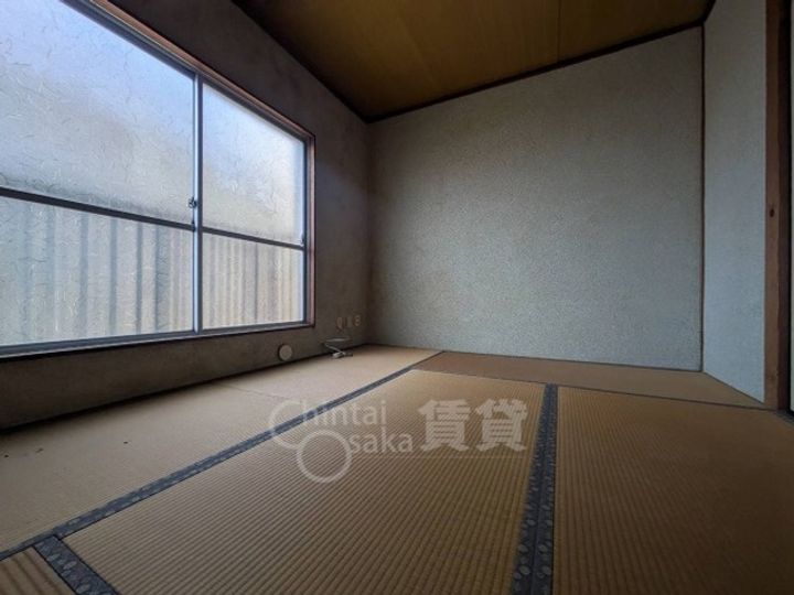 大阪府茨木市駅前4丁目の賃貸マンションの居間