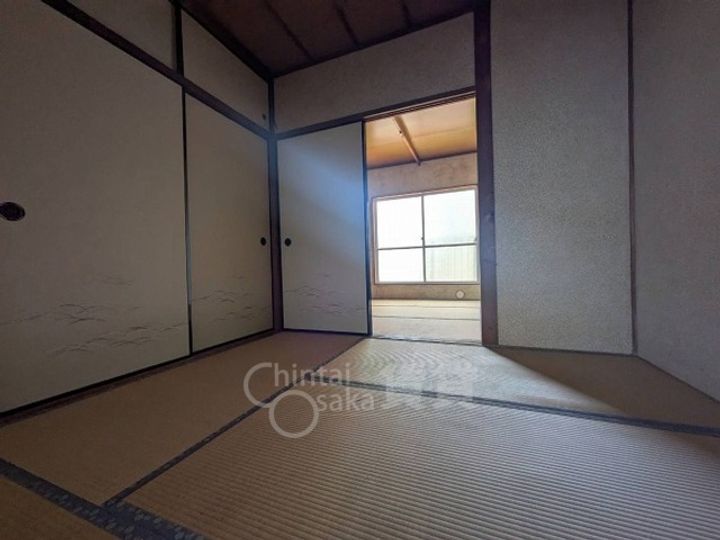 大阪府茨木市駅前4丁目の賃貸マンションの居間