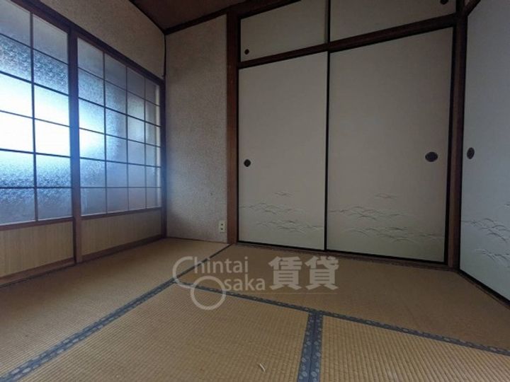 大阪府茨木市駅前4丁目の賃貸マンションの居間