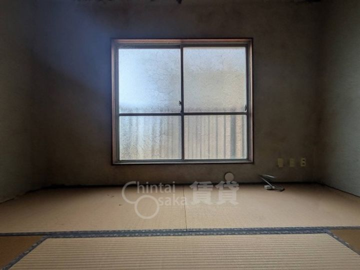 大阪府茨木市駅前4丁目の賃貸マンションの居間