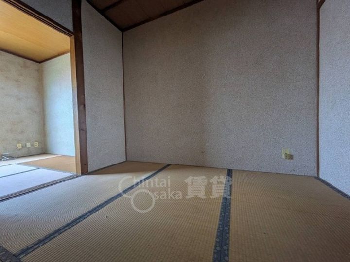 大阪府茨木市駅前4丁目の賃貸マンションの居間