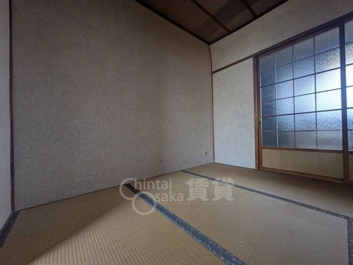 大阪府茨木市駅前4丁目の賃貸マンションの居間