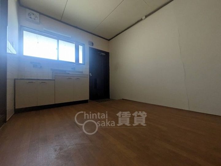 大阪府茨木市中津町の賃貸マンションの居間
