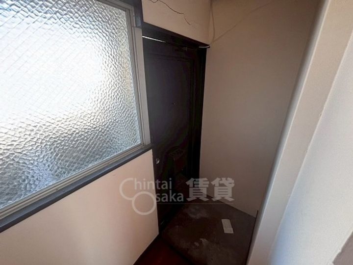 大阪府茨木市大住町の賃貸マンションの玄関