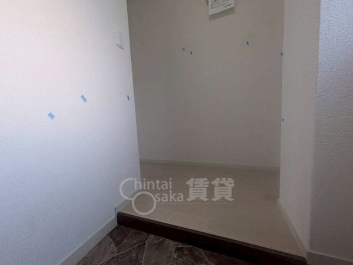 大阪府茨木市沢良宜西1丁目の賃貸マンションの玄関