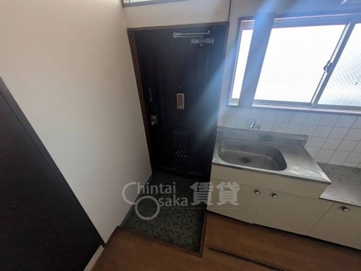 大阪府茨木市大池1丁目の賃貸マンションの玄関