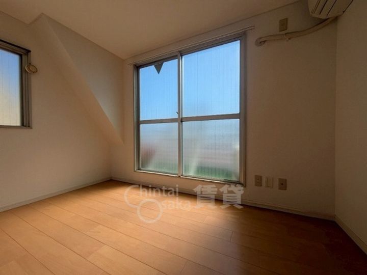 大阪府摂津市正雀本町1丁目の賃貸マンションの居間