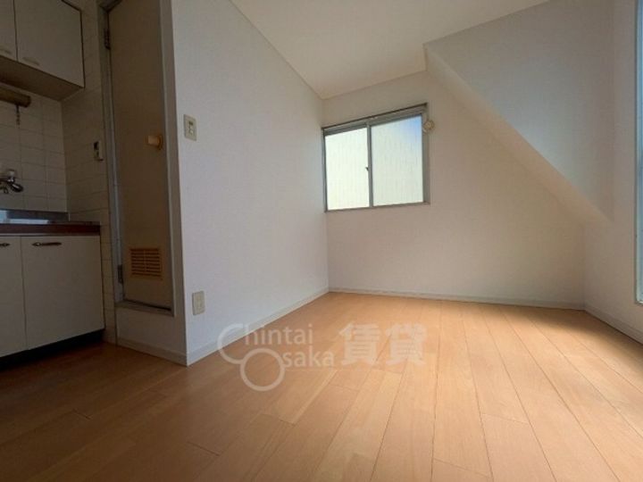 大阪府摂津市正雀本町1丁目の賃貸マンションの居間