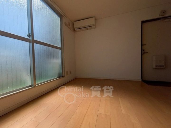 大阪府摂津市正雀本町1丁目の賃貸マンションの居間