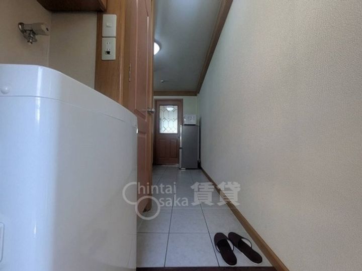 大阪府茨木市東奈良3丁目の賃貸マンションの玄関