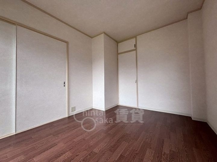 大阪府摂津市正雀本町1丁目の賃貸マンションの居間