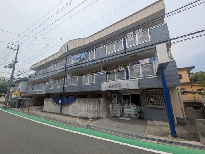 大阪府茨木市鮎川2丁目の賃貸マンションの外観