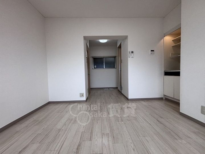大阪府茨木市橋の内1丁目の賃貸マンションの居間
