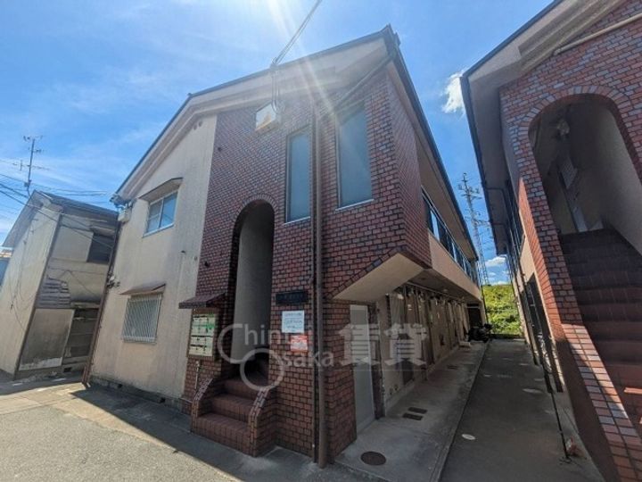 大阪府茨木市中総持寺町の賃貸アパートの外観