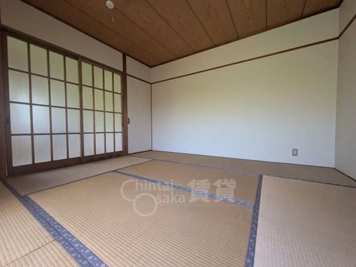 大阪府茨木市中総持寺町の賃貸アパートの居間