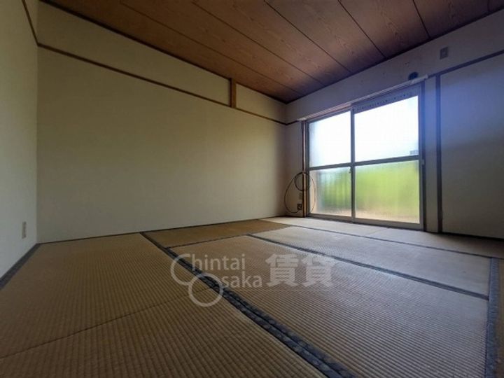 大阪府茨木市中総持寺町の賃貸アパートの居間