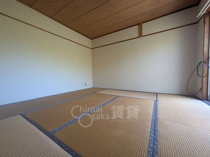 大阪府茨木市中総持寺町の賃貸アパートの居間