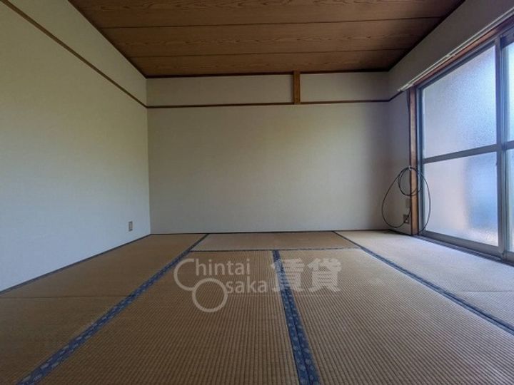 大阪府茨木市中総持寺町の賃貸アパートの居間