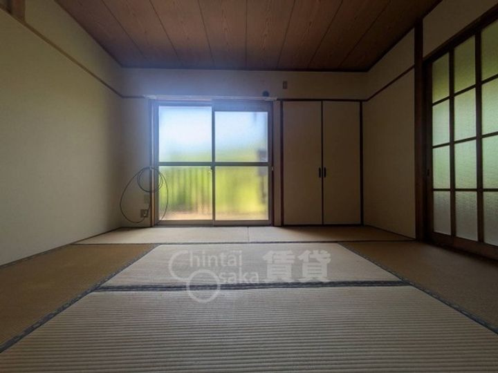 大阪府茨木市中総持寺町の賃貸アパートの居間