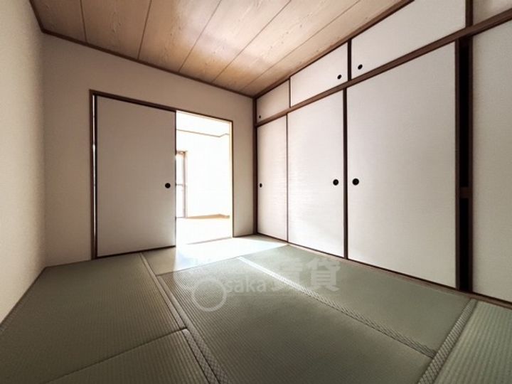 大阪府茨木市東太田2丁目の賃貸マンションの寝室