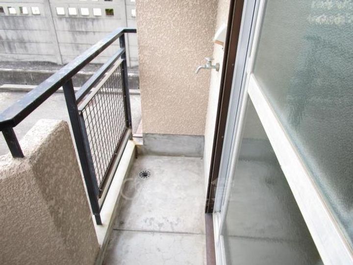 大阪府茨木市中津町の賃貸アパートの玄関