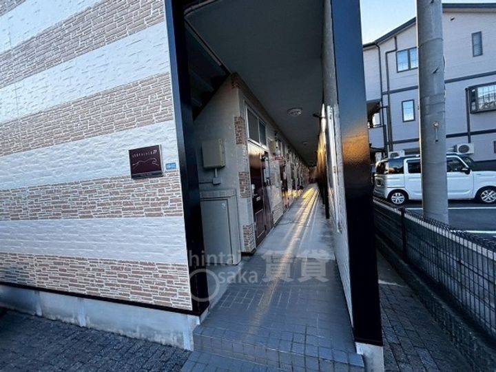 レオパレスWest Bellsの玄関