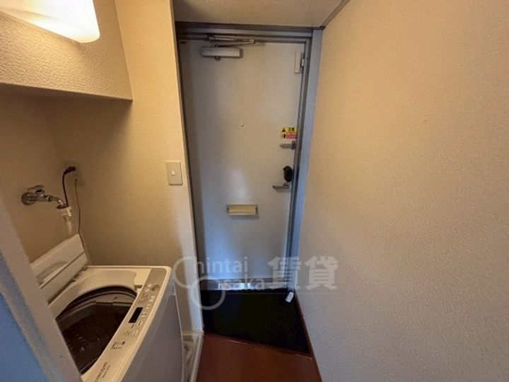 大阪府摂津市鶴野4丁目の賃貸マンションの玄関