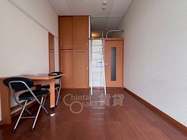 大阪府摂津市鶴野4丁目の賃貸マンションの居間