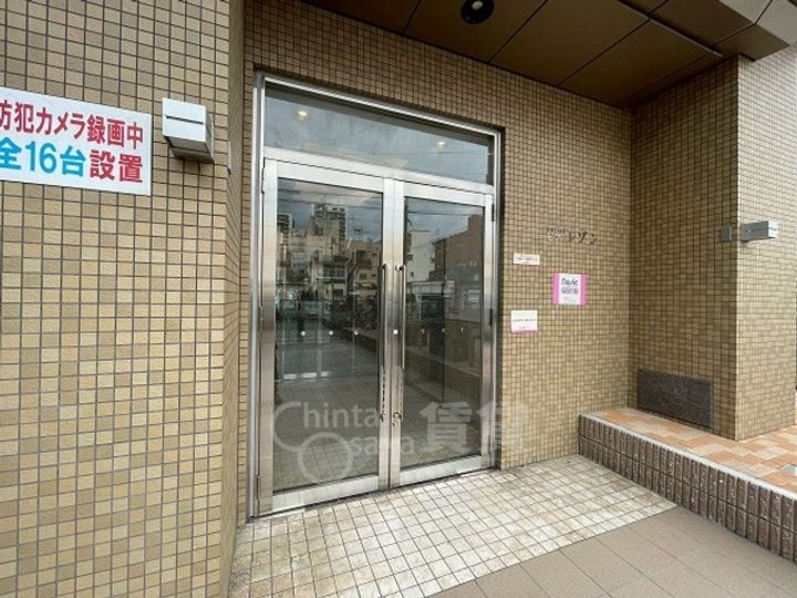 ピアレゾン十三東の玄関