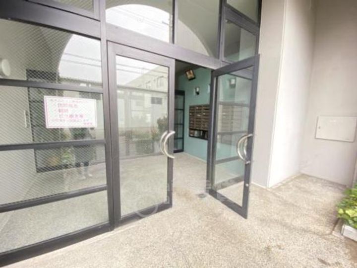 POISSON ROUGEの玄関