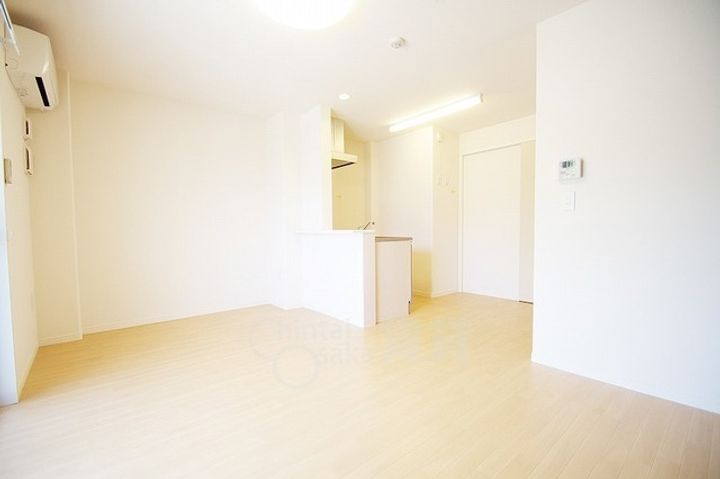 ラ・ジュネスSENRIの居間