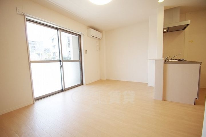 ラ・ジュネスSENRIの居間