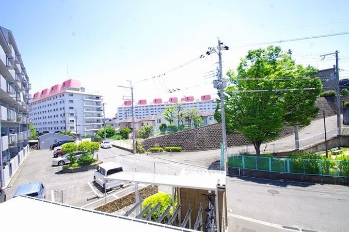 ラ・ジュネスSENRIの周辺