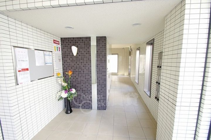 ラ・ジュネスSENRIの玄関