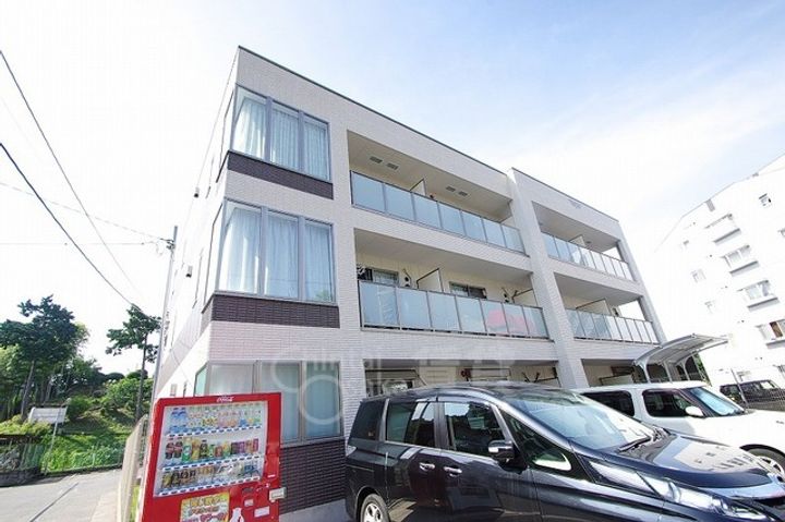 ラ・ジュネスSENRIの外観