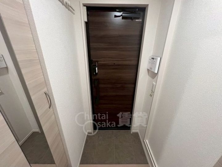 大阪府豊中市庄内西町3丁目の賃貸マンションの玄関