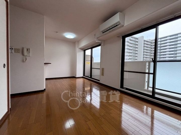 大阪府茨木市東太田3丁目の賃貸マンションの居間